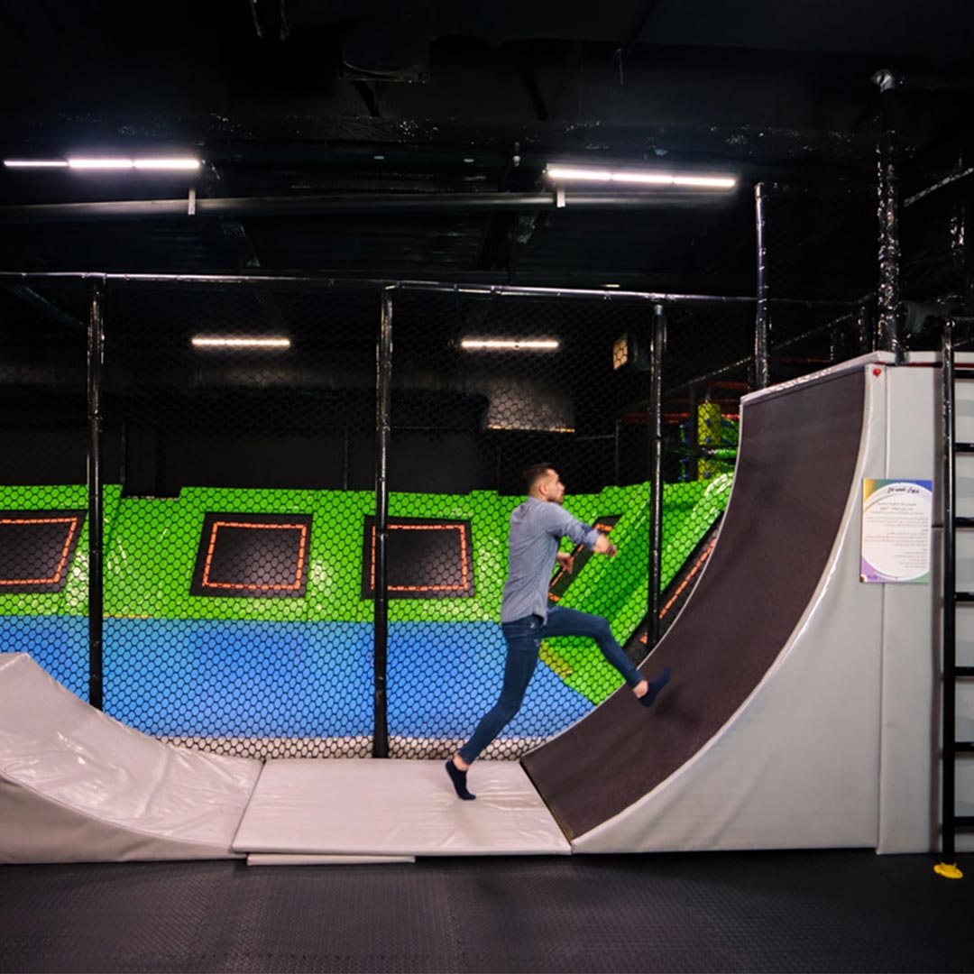 دیوار شیب دار